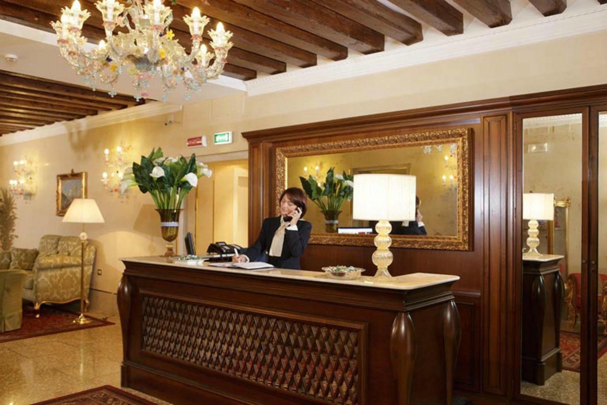 Hotel Al Duca Di Venezia Exterior foto